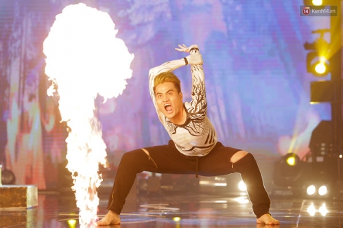 Giải trí - Vietnam’s Got Talent: Trấn Thành 'tan chảy' vì cô bé 12 tuổi (Hình 2).