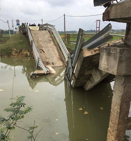 X&atilde; hội - H&agrave; Tĩnh: Treo t&iacute;nh mạng tr&ecirc;n những c&acirc;y cầu xuống cấp