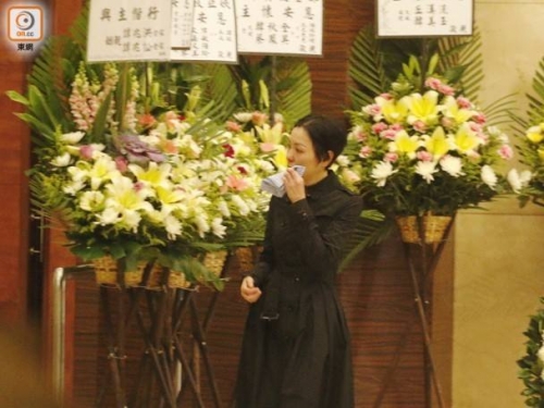 Giải trí - Điền Thụy Ni mệt mỏi, hốc hác trong đám tang của mẹ (Hình 4).