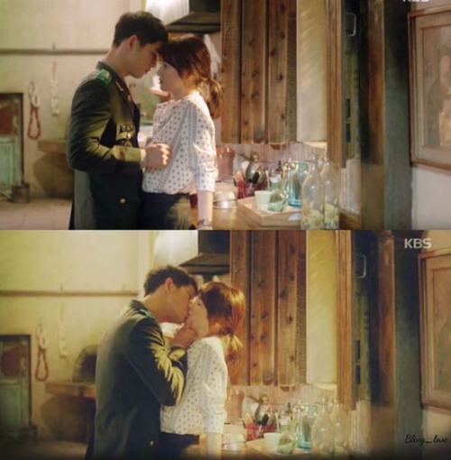 Giải tr&iacute; - Điểm lại những nụ h&ocirc;n cực ngọt trong Hậu duệ Mặt Trời (H&igrave;nh 3).