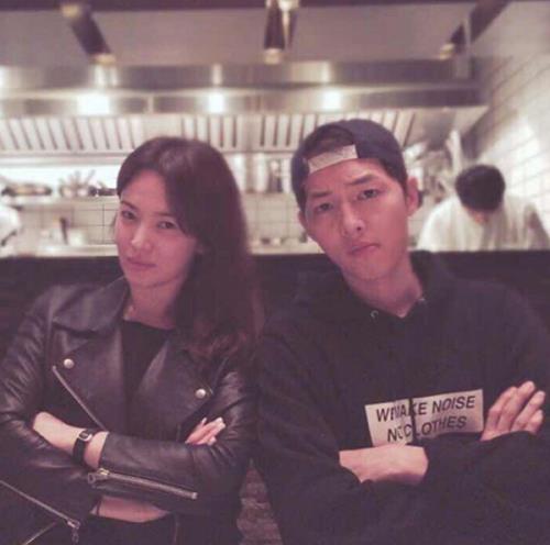 Giải trí - Song Joong Ki và Song Hye Kyo siêu nhắng khi hẹn hò ăn tối