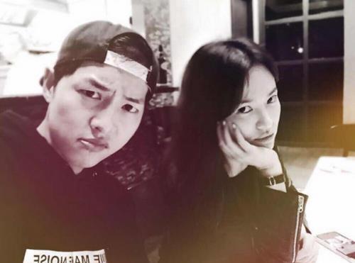 Giải trí - Song Joong Ki và Song Hye Kyo siêu nhắng khi hẹn hò ăn tối (Hình 2).