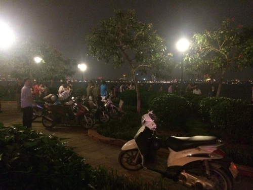 Pháp luật - Hà Nội: Phát hiện thi thể phụ nữ nổi trên Hồ Tây (Hình 2).