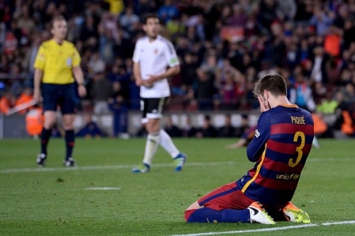 Thể thao - Bóng tối bao trùm Nou Camp (Hình 2).