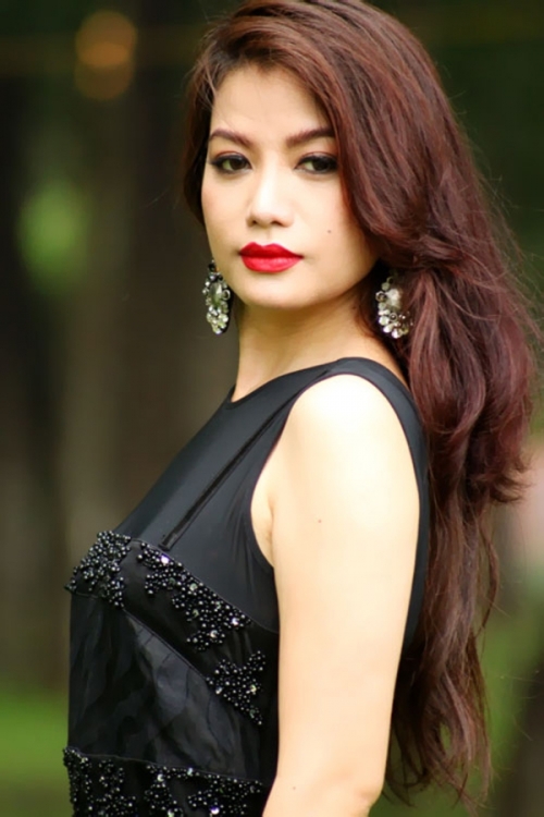 Giải tr&iacute; - Trương Ngọc &Aacute;nh 'lột x&aacute;c' ngoạn mục từ mặt vu&ocirc;ng đến cằm nhọn (H&igrave;nh 4).