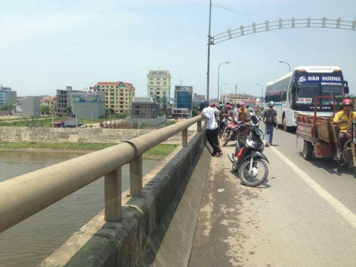 Ph&aacute;p luật - Ninh B&igrave;nh: C&ocirc; g&aacute;i trẻ nhảy cầu Non Nước tự tử