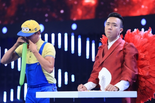 Giải tr&iacute; - Đấu sĩ c&oacute; t&agrave;i thổi b&oacute;ng bay bằng mũi l&agrave;m Việt Hương &lsquo;bẽ mặt&rsquo; [VIDEO]