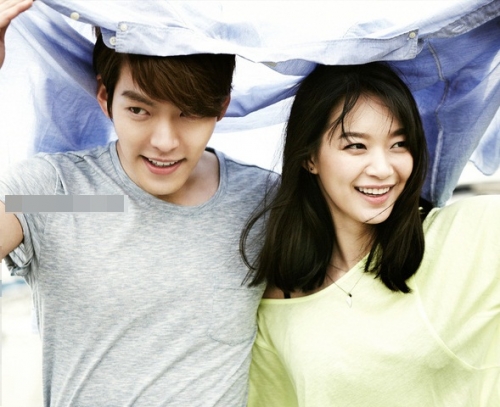 Giải trí - Kim Woo Bin và Shin Min Ah diện đồ đôi, công khai hẹn hò (Hình 2).