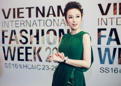 Giải trí - Angela Phương trinh ăn mặc đơn giản, đọ sắc cùng dàn hoa hậu (Hình 3).