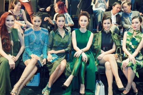 Giải trí - Angela Phương trinh ăn mặc đơn giản, đọ sắc cùng dàn hoa hậu (Hình 5).