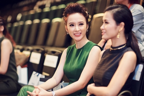 Giải trí - Angela Phương trinh ăn mặc đơn giản, đọ sắc cùng dàn hoa hậu (Hình 6).