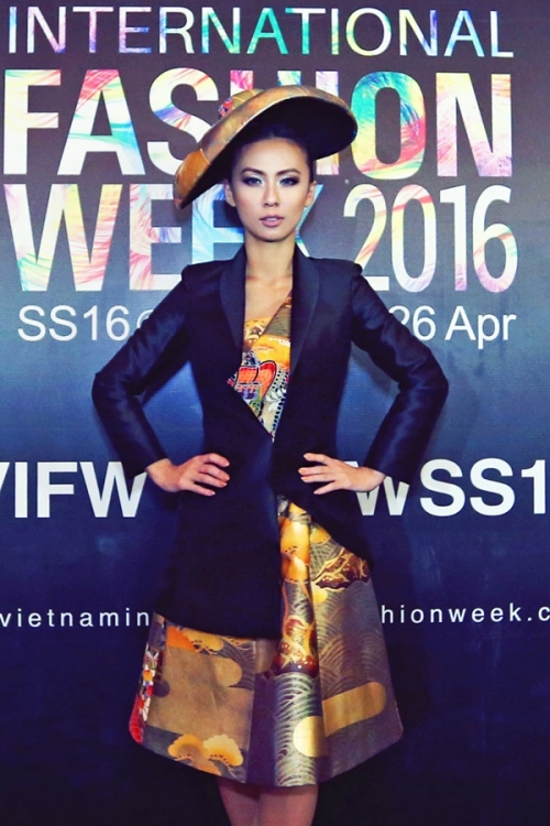 Giải trí - Angela Phương trinh ăn mặc đơn giản, đọ sắc cùng dàn hoa hậu (Hình 8).