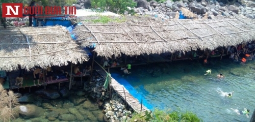 Xã hội - Huế: Dòng người ùn ùn lên rừng nghỉ lễ, suối ‘quá tải’ (Hình 4).
