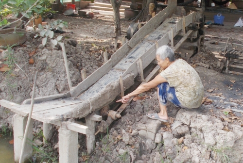 Pháp luật - Bị nghiền nát cánh tay trong lúc vệ sinh máy