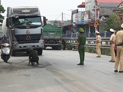 Xã hội - Hà Nội: Tai nạn liên tiếp trên Quốc lộ 1A, nam thanh niên nguy kịch