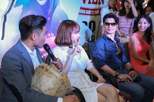 Giải tr&iacute; - Minh Hằng, Qu&yacute; B&igrave;nh t&igrave;nh tứ kể chuyện y&ecirc;u nhau (H&igrave;nh 3).