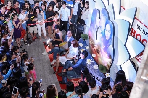 Giải tr&iacute; - Minh Hằng, Qu&yacute; B&igrave;nh t&igrave;nh tứ kể chuyện y&ecirc;u nhau (H&igrave;nh 4).