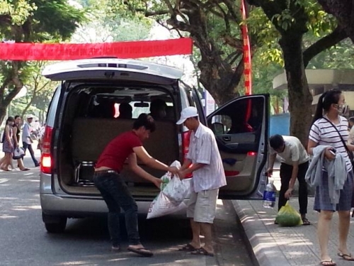 Pháp luật - Hãi hùng 'xe dù, bến cóc' ngay trong thành phố Huế (Hình 2).