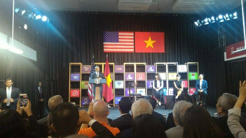 Kinh doanh - Tổng thống Mỹ Obama, 'đi xe máy dễ hơn ô tô'! (Hình 2).