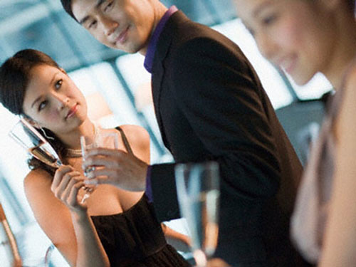 Đời sống - Chồng ngả vào lòng gái lạ vì vợ… quá giỏi