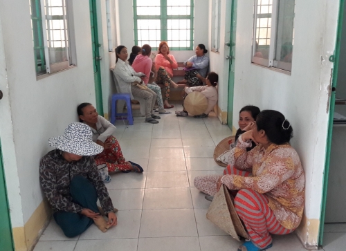 Pháp luật - 'Chặt chém' kinh hoàng, 500 ngàn 1 bó nhang!