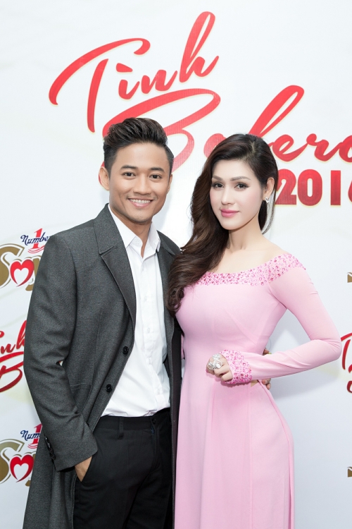 Giải trí - Đinh Phương Ánh 'gỡ mác' sexy khiến khán giả bất ngờ khi hát Bolero (Hình 3).
