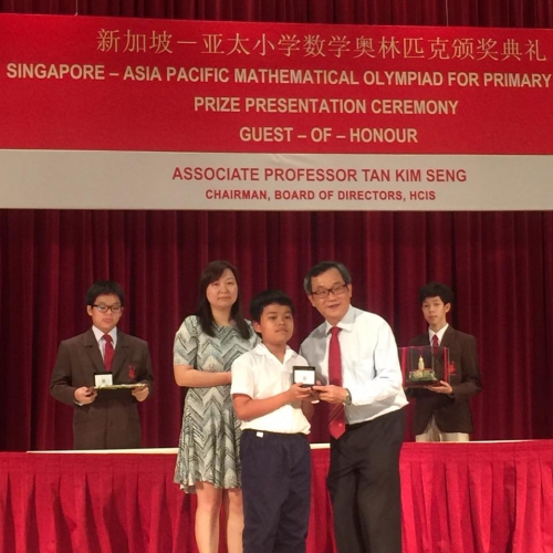 X&atilde; hội - Cậu b&eacute; lớp 3 ẵm 5 huy chương v&agrave;ng to&aacute;n quốc tế, học hết s&aacute;ch lớp 12