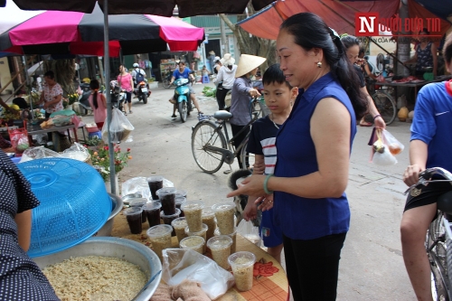 Xã hội - Cận cảnh sửa soạn và cúng Tết Đoan Ngọ của một gia đình gốc Hà Nội (Hình 6).