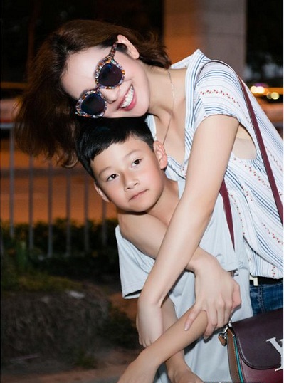 Giải trí - Khoảnh khắc 'ngọt như kẹo' của Jennifer Phạm và con trai Bảo Nam (Hình 3).