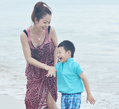 Giải trí - Khoảnh khắc 'ngọt như kẹo' của Jennifer Phạm và con trai Bảo Nam (Hình 8).