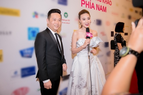 Giải trí - Ninh Dương Lan Ngọc bất ngờ 'lột xác' gợi cảm, đi siêu xe 5 tỉ (Hình 3).