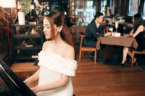 Giải trí - Bảo Anh dùng đến 10 chiếc váy để mình thật đẹp, thật quyến rũ