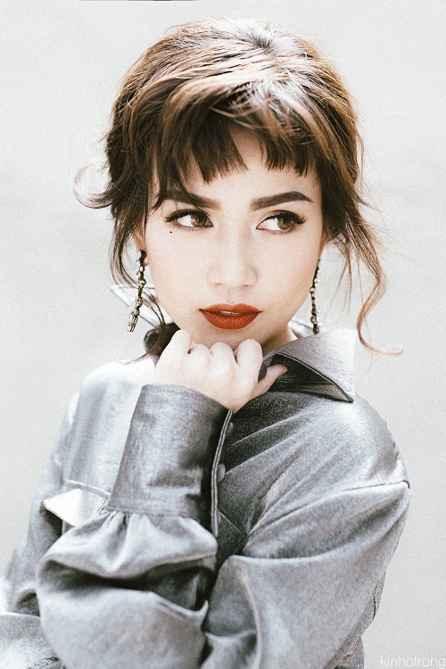 Giải trí - Sĩ Thanh đẹp mê hoặc như minh tinh Hollywood - Audrey Hepburn (Hình 2).