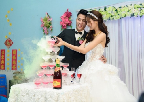 Giải trí - Vì đâu mẹ Mạc Hồng Quân không xuất hiện trong đám hỏi con trai