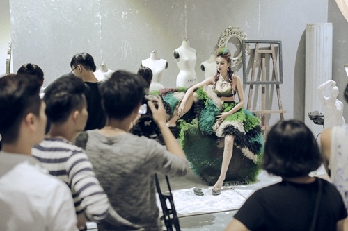 Giải trí - Bộ tứ quyền lực đầy 'khói bụi' của Vietnam’s Next Top Model mùa 7 (Hình 5).