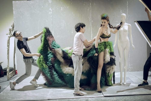 Giải trí - Bộ tứ quyền lực đầy 'khói bụi' của Vietnam’s Next Top Model mùa 7 (Hình 6).