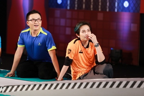 Giải trí - Gil Lê liên tục bị hành hạ tơi tả trong gameshow (Hình 2).