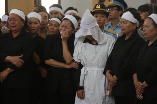 Pháp luật - Nữ doanh nhân muốn nhận đỡ đầu con Đại tá Khải: Chính quyền nói gì? (Hình 2).