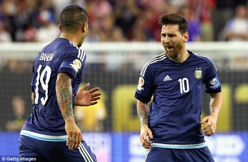 Thể thao - Messi lập kỷ lục vĩ đại nhờ tiền bối bị... d&igrave;m h&agrave;ng