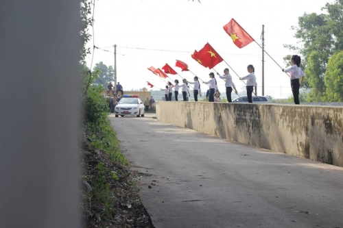 Pháp luật - Đọc báo ngày 23/6 Cờ đỏ sao vàng tiễn phi công Khải về đất mẹ