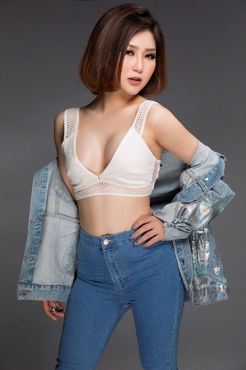 Giải trí - Loạn nhịp với đường cong 'bỏng mắt' của Hương Tràm