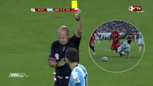 Thể thao - Chung kết Copa America 2016: Messi lĩnh thẻ vàng vì ăn vạ trắng trợn