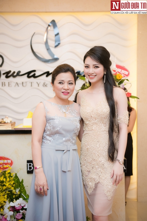 Giải tr&iacute; - Hoa hậu d&acirc;n tộc Ngọc Anh khoe suối t&oacute;c mượt m&agrave; ng&agrave;y l&ecirc;n chức b&agrave; chủ (H&igrave;nh 7).