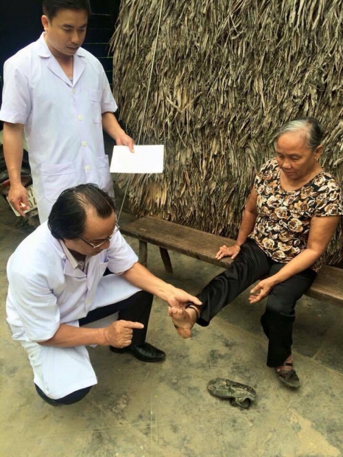 Xã hội - Tấm lòng của vị bác sĩ xa quê với dân nghèo phố núi (Hình 3).