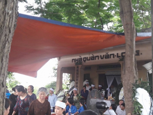 Ph&aacute;p luật - Người th&acirc;n nữ sinh ĐH Ngoại Thương kh&oacute;c ngất: Ng&acirc;n học giỏi lắm...