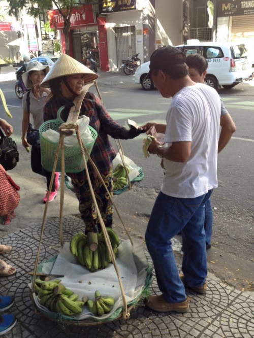 Pháp luật - Nhạc sĩ Đà Nẵng phản ánh khách TQ gây gổ với người bán hàng rong