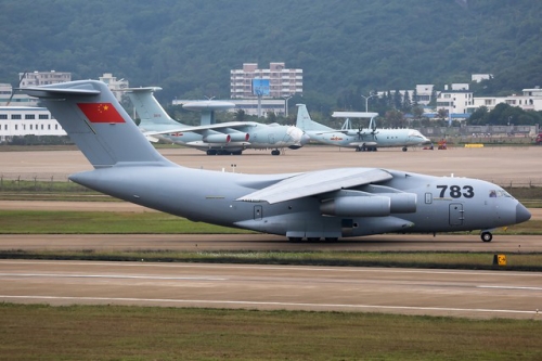 Thế giới - Trung Quốc bi&ecirc;n chế si&ecirc;u vận tải cơ Y-20, cạnh tranh với Boeing C-17