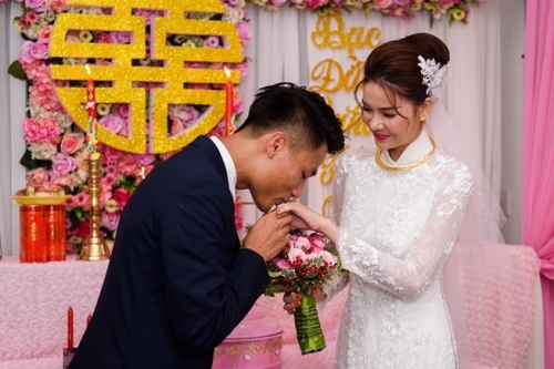 Giải trí - Vừa đính hôn với Mạc Hồng Quân, Kỳ Hân đã mang bầu 4 tháng? (Hình 2).