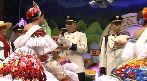 Giải trí - ‘Sốc’ với hành động giật vương miện Hoa hậu của Á hậu ở Colombia (Hình 4).