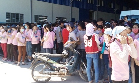 Kinh doanh - Bức xúc lương thấp, hơn 1.000 công nhân ở Quảng Nam đình công